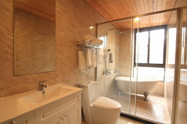 201 | Bathroom | Free toiletries, hair dryer, slippers, towels