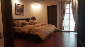 Premium bedding, individually furnished, iron/ironing board