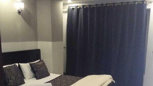 高級寝具、アイロン / アイロン台、可動式ベッド、WiFi