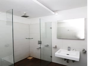 Free toiletries, towels