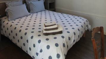 Desk, soundproofing, iron/ironing board, free cots/infant beds