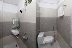 Suite, 1 Queen Bed | Bathroom