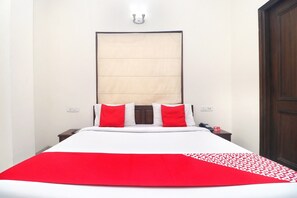 Free WiFi, bed sheets - OYO 18964 Hotel Temple View (Amritsar)