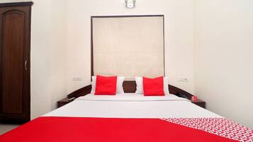 Deluxe Double or Twin Room, 1 King Bed | Free WiFi, bed sheets