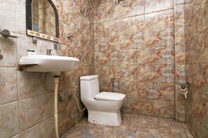 Double or Twin Room, 1 King Bed | Bathroom | Free toiletries, towels - OYO 22756 Hotel Chinar Inn (Gurugram)