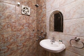 Double or Twin Room, 1 King Bed | Bathroom | Free toiletries, towels