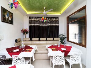Dining - OYO 24958 Hotel Dayal (Etmadpur)