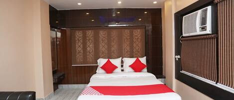 In-room safe, free WiFi