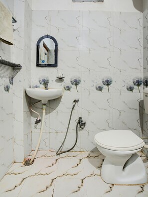 Standard Room | Bathroom