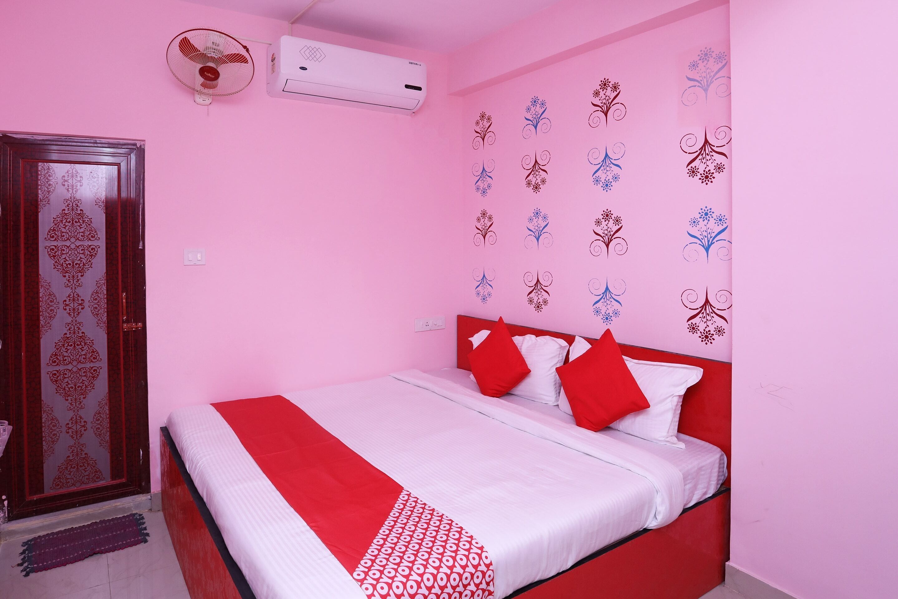 double room, 1 queen bed | free wifi, bed sheets