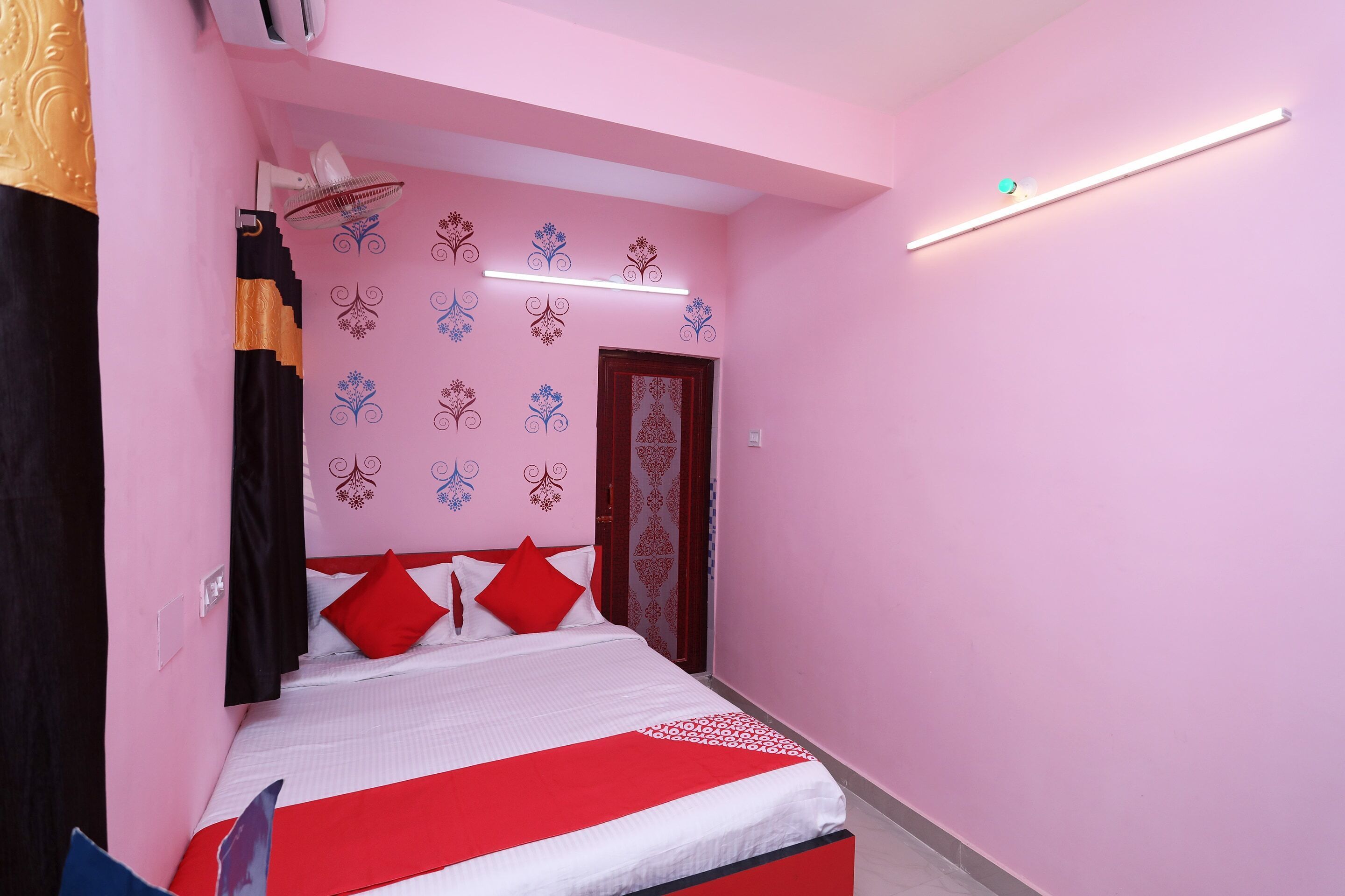 standard room | free wifi, bed sheets