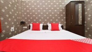 Double Room, 1 King Bed - OYO 22090 Hotel Mall Residency (Amritsar)