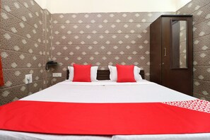 Double Room, 1 King Bed - OYO 22090 Hotel Mall Residency (Amritsar)