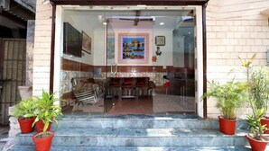 Lobby sitting area - OYO 22090 Hotel Mall Residency (Amritsar)