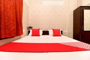 Free WiFi, bed sheets - OYO 22090 Hotel Mall Residency (Amritsar)
