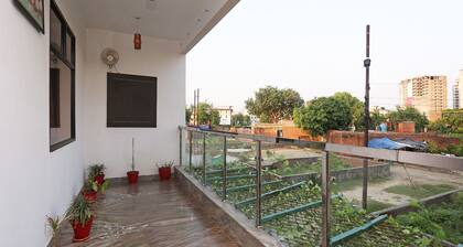 OYO 19535 Hotel Taj Niwas