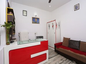 Reception - OYO 19535 Hotel Taj Niwas (Agra)