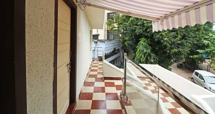 OYO18966 Hotel The Blue Moon