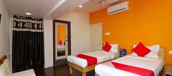 OYO18966 Hotel The Blue Moon