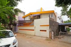 Front of property - OYO18966 Hotel The Blue Moon (Raipur)