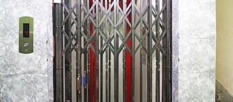 OYO 16627 Xpress Inn