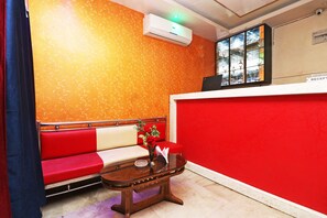 Reception - OYO 16627 Xpress Inn (Barakpur)