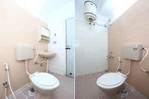 Double Room, 1 Queen Bed | Bathroom