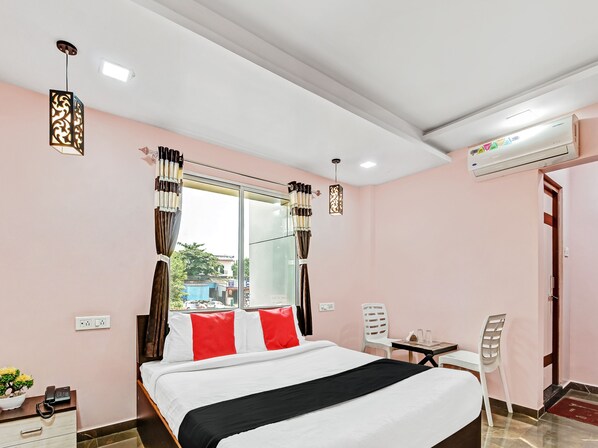 Phòng đôi hoặc 2 giường đơn Deluxe, 1 giường cỡ king | Truy cập Internet không dây miễn phí, bộ trải giường