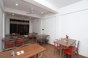 Restaurant - OYO 19811 Abc Residency (Srinagar)