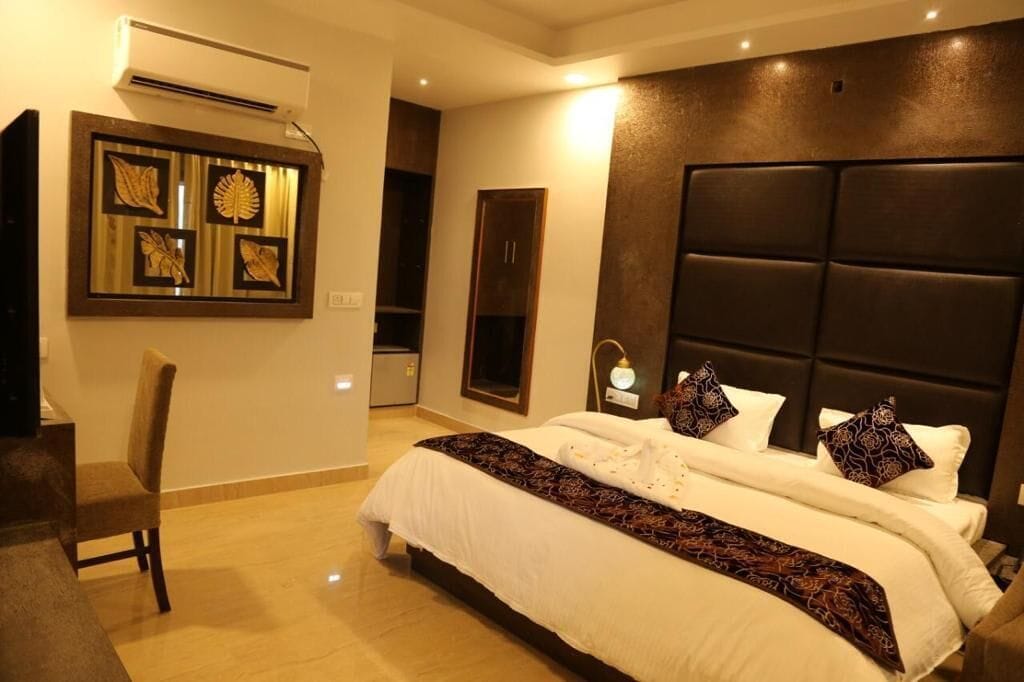 Rollaway beds, free WiFi, bed sheets