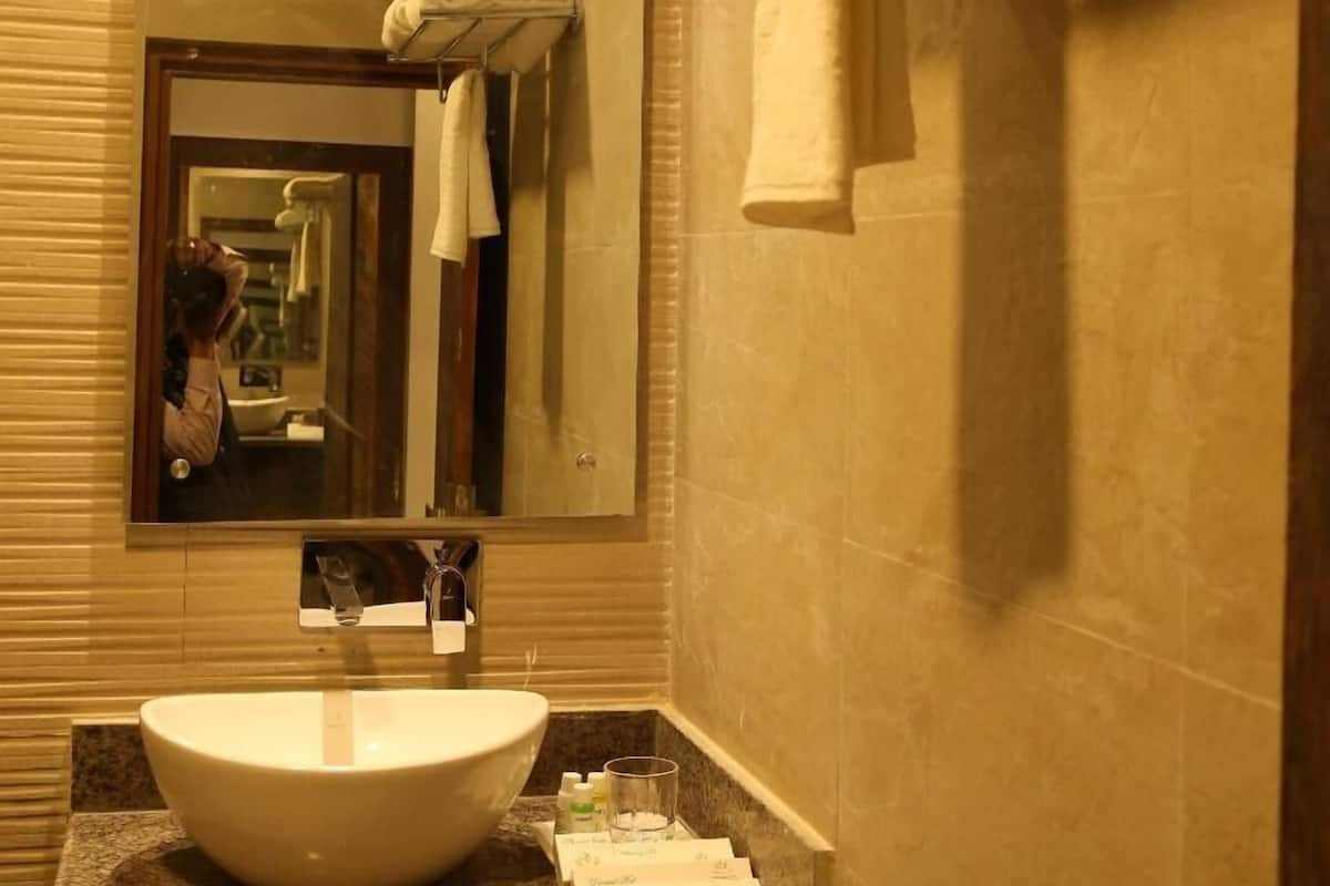 Sturta, snyrtivörur án endurgjalds, baðsloppar, handklæði