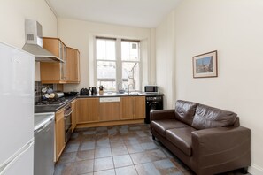 Kaupunkihuoneisto, kaupunkinäköala | Oleskelualue | Takka