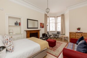 Kaupunkihuoneisto, kaupunkinäköala | Oleskelualue | Takka