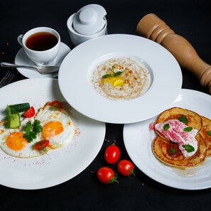 Free daily cooked-to-order breakfast