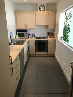 Apartment, 3 Bedrooms | Private kitchen