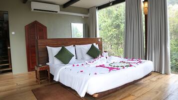 Superior King Room | 1 bedroom, in-room safe, free WiFi, bed sheets