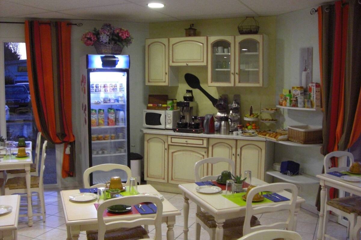 daily buffet breakfast (eur 9 per person)