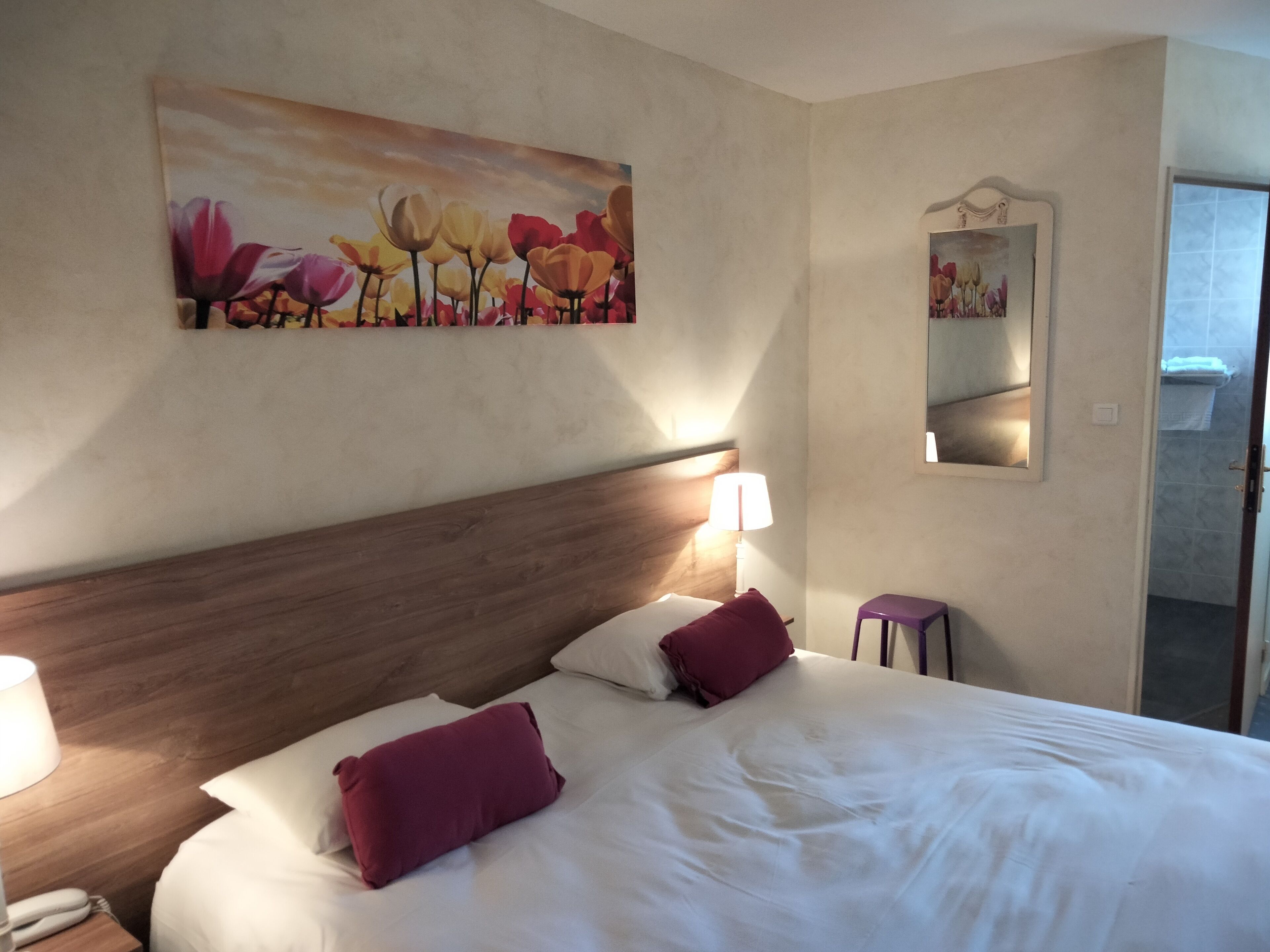 double room | individually decorated, individually furnished, desk, blackout curtains