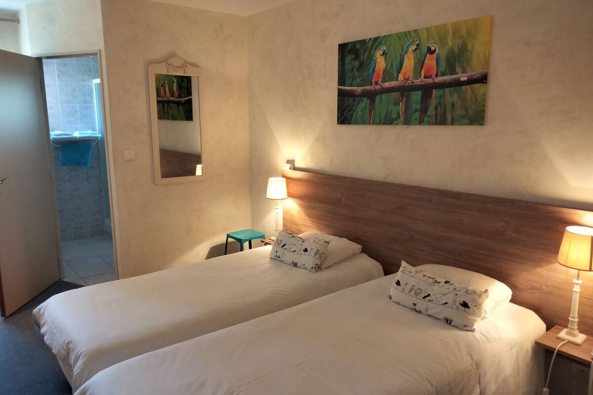 double room | individually decorated, individually furnished, desk, blackout curtains