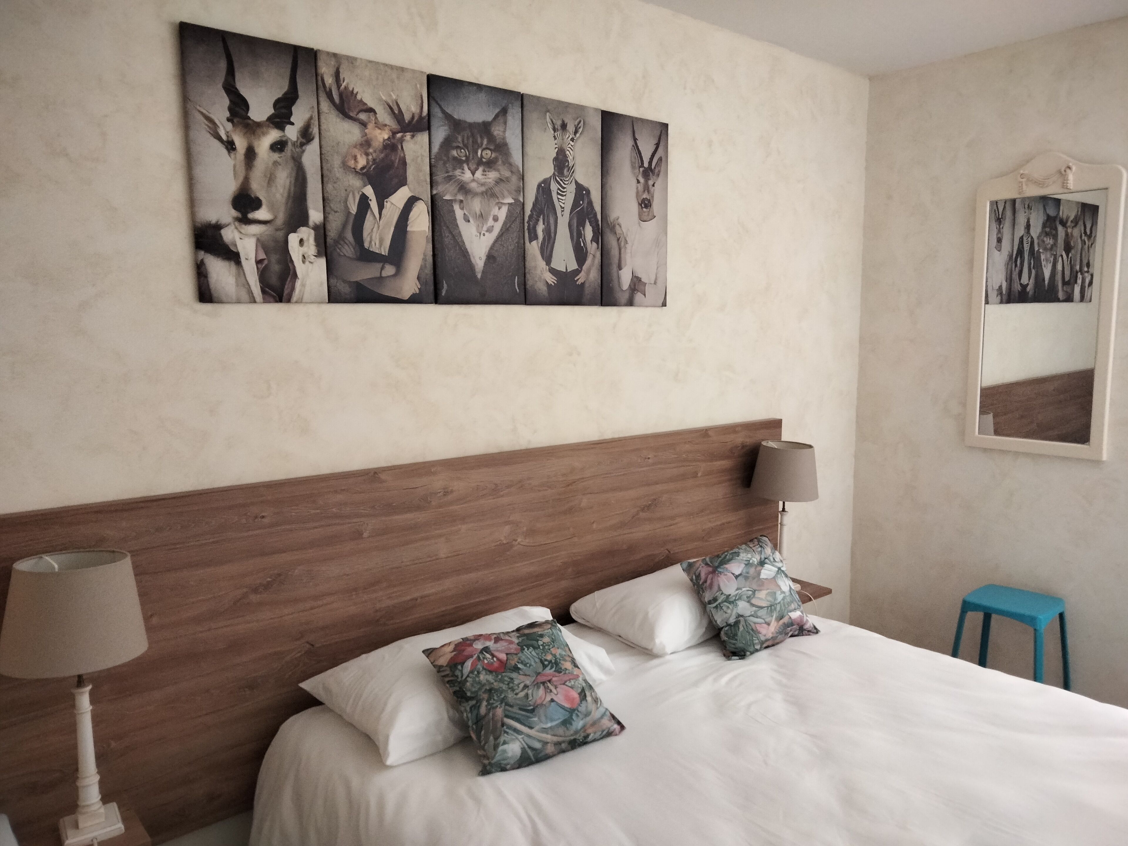 Chambre Double | Décoration personnalisée, ameublement personnalisé, bureau