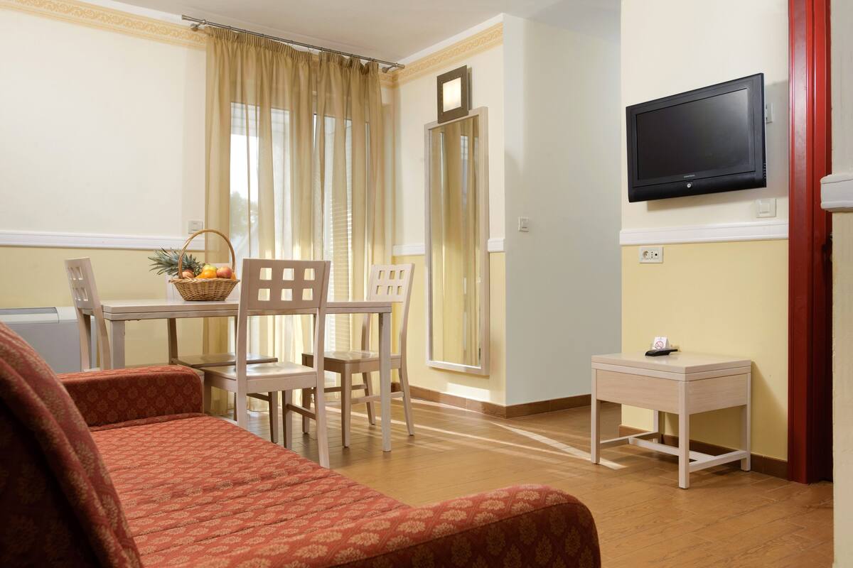 Apartment, 2 Bedrooms (3+2) | Living area