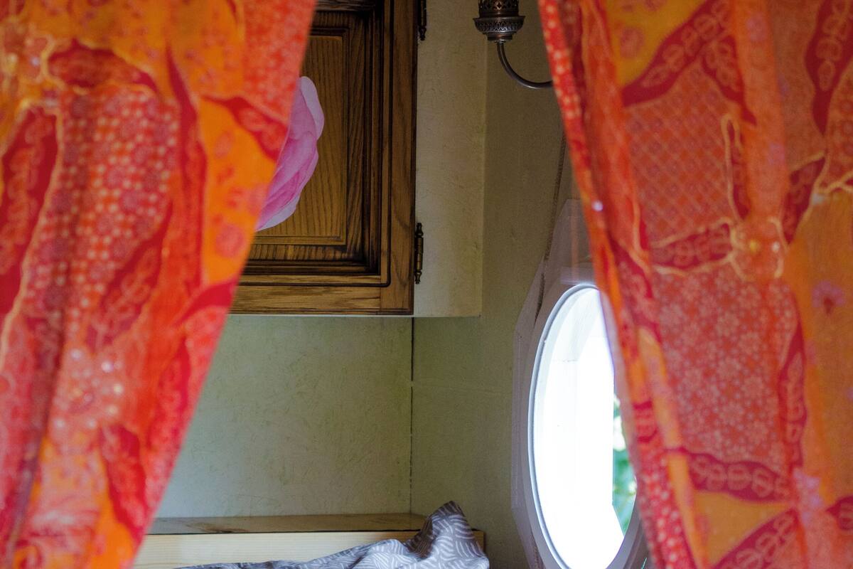 Gypsy Caravan | Soundproofing, WiFi (free), individually decorated