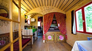 Gypsy Caravan | Living area - L'ecrin du Segala - La roulotte (Tauriac-de-Naucelle)