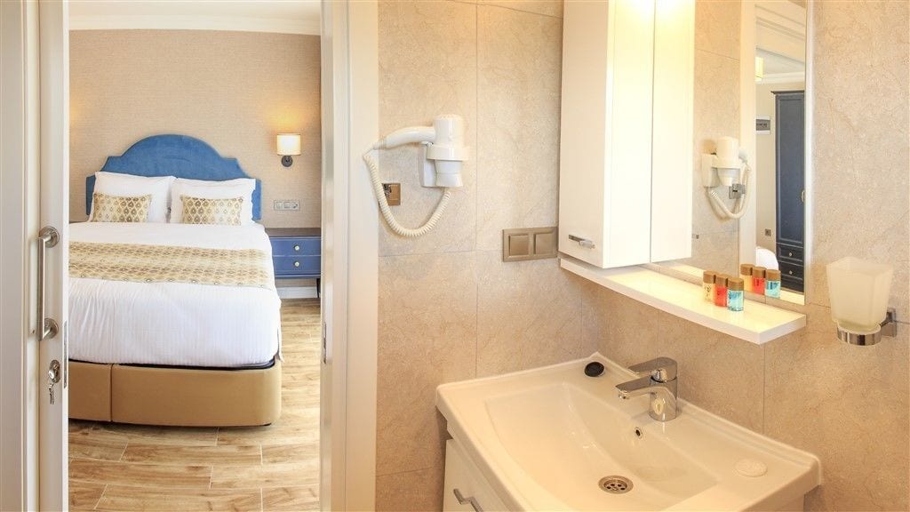 deluxe room, sea view | bathroom sink