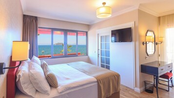 全景客房, 海景 | 1 多间卧室、客房内保险箱、办公桌、熨斗/熨板