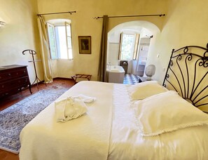 ميني بار وبديكورات فريدة لكل غرفة وطراز فريد لكل وحدة