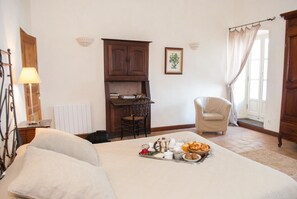 Suite (Angele Marie) | Minibar, individually decorated, individually furnished, soundproofing - Hotel Palazzu Pigna (Pigna)