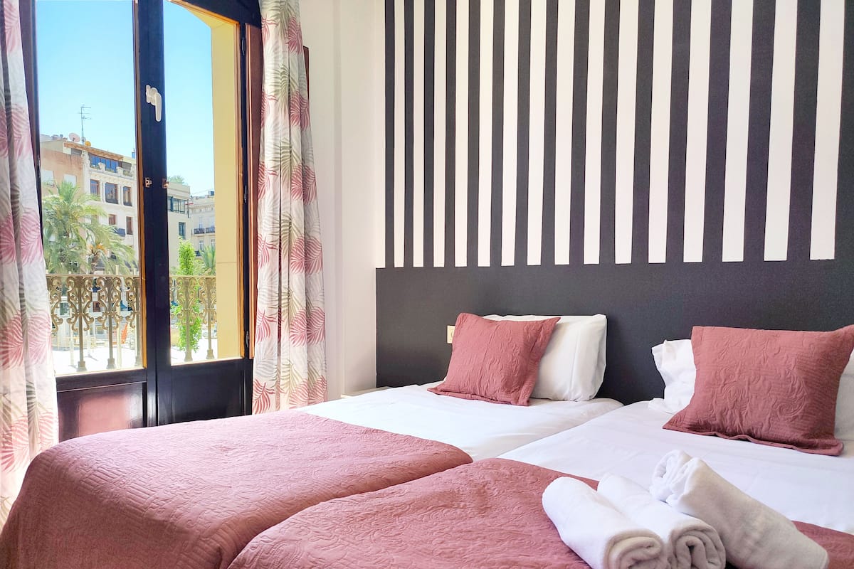 Double Room, 2 Single Beds, City View