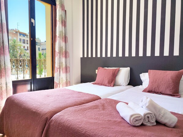 Double Room, 2 Single Beds, City View