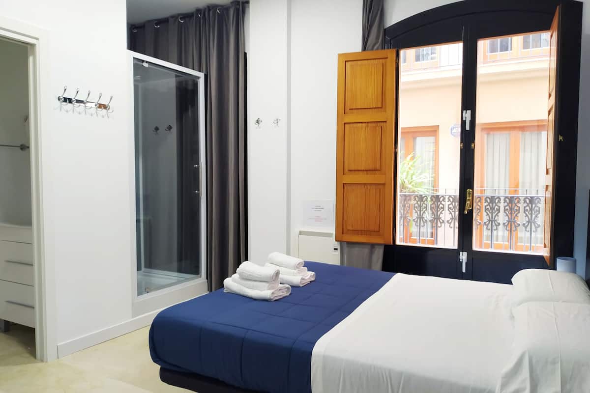 Economy tweepersoonskamer, 1 tweepersoonsbed | Een kluis op de kamer, gratis wifi, beddengoed